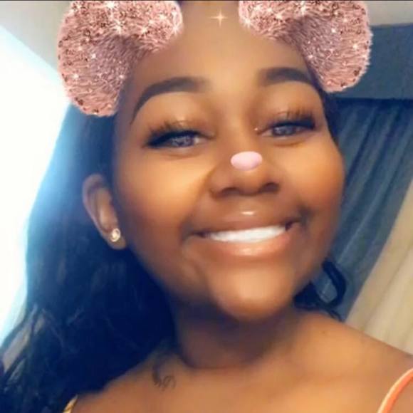 Meet your Posher, Leondra - Picture 1 of 1